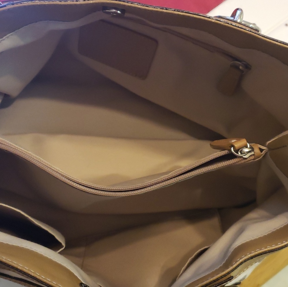 Coach purse - Picture 4 of 4